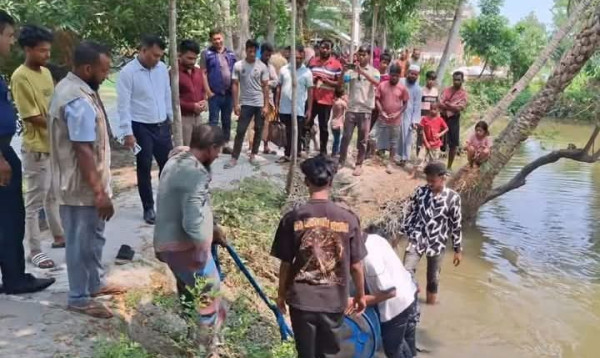 গোপালগঞ্জে পুকুরের পানির নিচে মিলল ডিজেল!