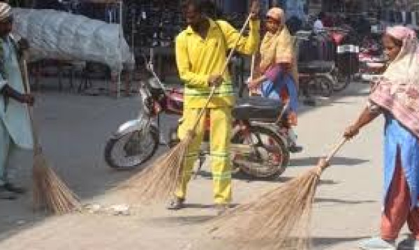 Cleanning Raudah Cleaners continue waste removal on 3rd day of Eid