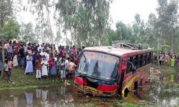 9 killed in separate road accidents across 3 districts