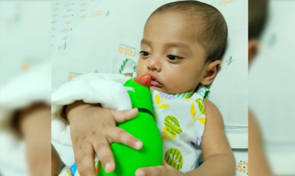 সময় ফুরিয়ে আসছে শিশু তাহমিদের; বাবা লিভার দিলেও নেই অপারেশনের টাকা