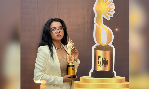 নান্দনিক লুকের আড়ালে গল্পের নির্মাতা ফারজানা এ্যানি
