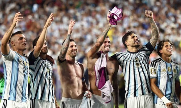 Argentina cruise into World Cup Semi-Finals