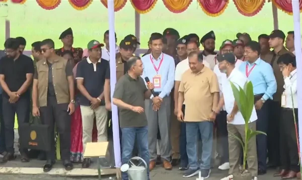 বরিশালে প্রধানমন্ত্রী, বৃক্ষরোপণ ও ফ্যামিলি কার্ড বিতরণ কর্মসূচিতে অংশগ্রহণ