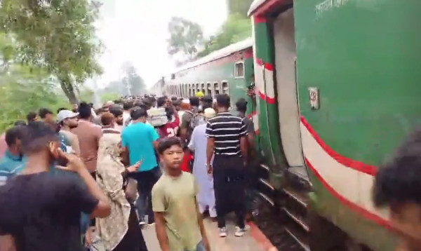 সিরাজগঞ্জে সিল্কসিটি এক্সপ্রেস লাইনচ্যুত, ঢাকার সঙ্গে উত্তরাঞ্চলের রেল যোগাযোগ বন্ধ