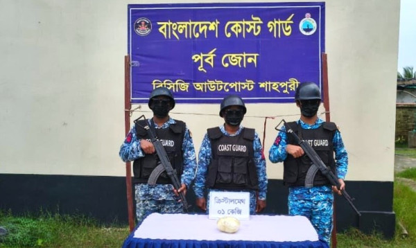 কক্সবাজারে ট্রলার থেকে ৫ কোটি টাকার ক্রিস্টাল মেথ আইস জব্দ