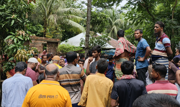 বাগেরহাটে একই পরিবারের তিনজনের অর্ধগলিত মরদেহ উদ্ধার