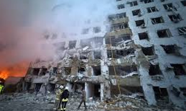 Russian strikes kill 15 and injure 50 in Kyiv