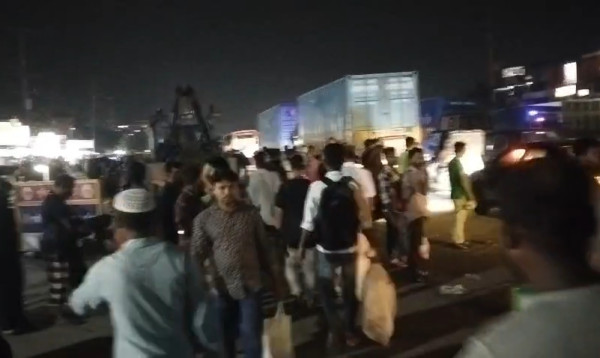 গাজীপুরে গ্যাস সংকটে ২০% কারখানায় ৩ দিনের ছুটি, মহাসড়কে যানজট