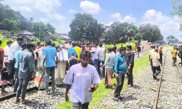 রংপুরে চলন্ত ট্রেনে উঠতে গিয়ে রেলওয়ে কর্মচারীর মৃত্যু