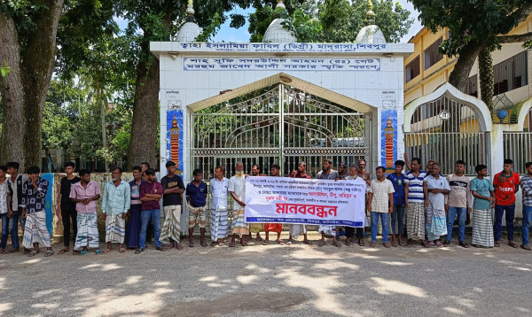 পাবনায় মানববন্ধনে ব্যানার কেড়ে নিয়ে প্রতিপক্ষের হামলা, গুলিবিদ্ধ ১