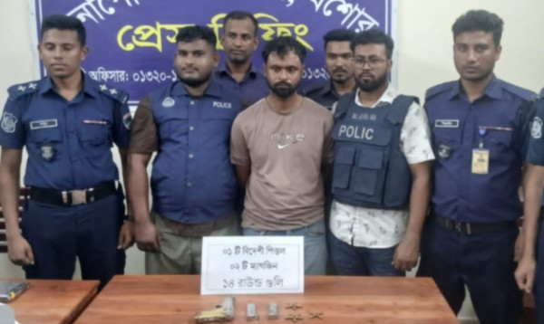 বেনাপোলে বিদেশি পিস্তলসহ যুবক আটক