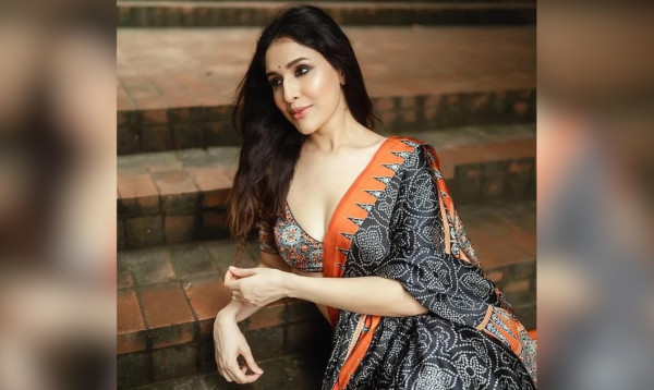 মডেল স্নিগ্ধা চৌধুরীর বিলাসবহুল জীবনের আয়ের উৎস খুঁজতে দুদকে অভিযোগ