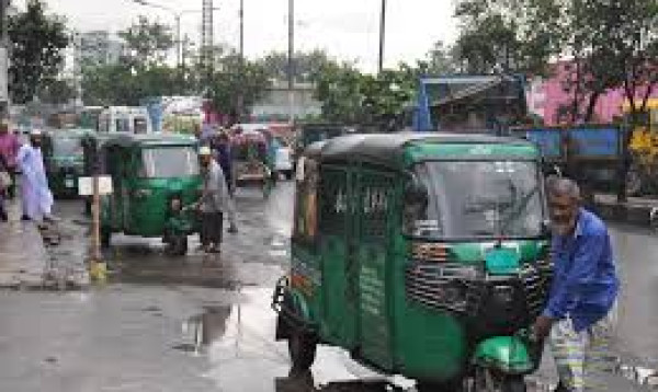 Long queues, higher fares as CNG shortage hits Chattogram