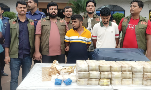 কুমিল্লায় প্রাডো গাড়ি থেকে ৩ লাখ ইয়াবা জব্দ , আটক ২