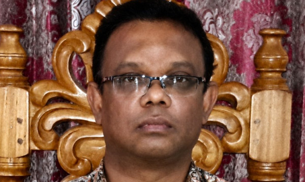 বেপরোয়া মৌলভীবাজারের সিভিল সার্জন, সরকারি অ্যাম্বুলেন্সের চালক দিয়ে চালান নিজের গাড়ি!