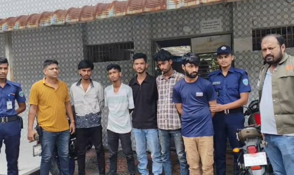 কুমিল্লায় গোয়েন্দা পুলিশের অভিযানে ৫ ছিনতাইকারী গ্রেপ্তার