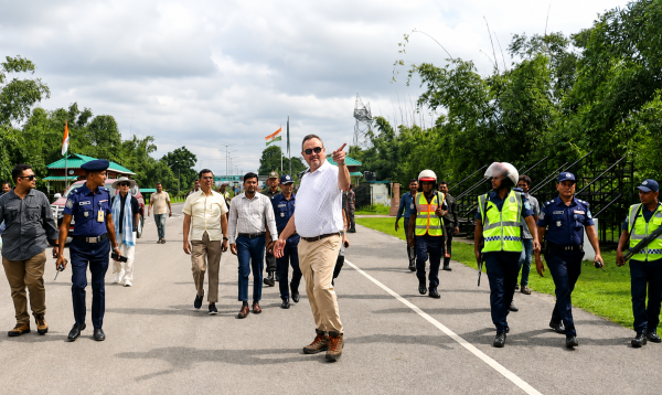সীমান্তের সৌন্দর্য দেখতে বাংলাবান্ধায় মার্কিন রাষ্ট্রদূত