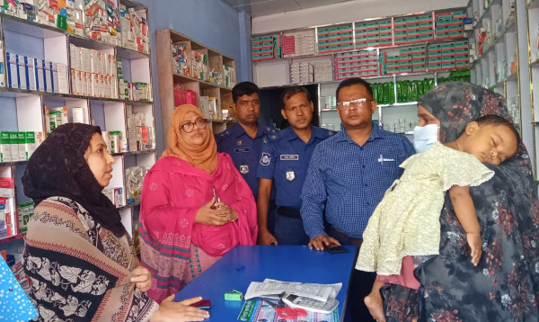 পদার্থবিজ্ঞানে পড়াশোনা করে দিচ্ছেন প্রেসক্রিপশন, ডিবিসি নিউজে সংবাদ প্রকাশের পর ফার্মেসিকে জরিমানা