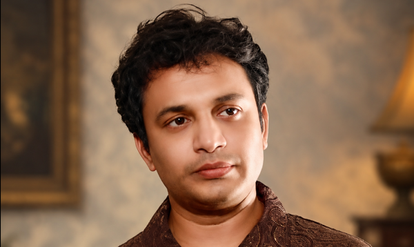 মহানায়ক উত্তম কুমারের জন্মদিন আজ, জন্মশতবর্ষে শ্রদ্ধায় স্মরণ