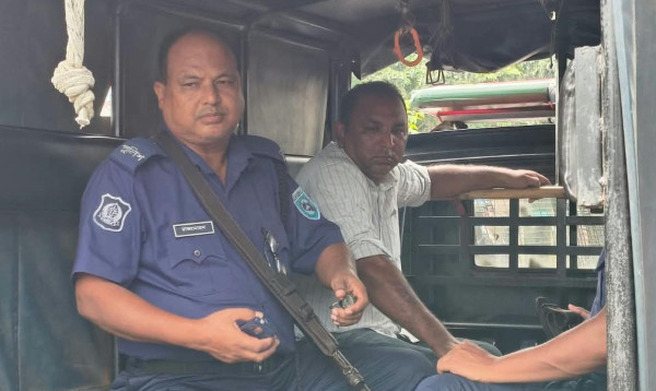 লালমনিরহাটে এক ইউনিয়নের সার অন্যত্র বিক্রি, আটকের পর বিএনপি নেতাকে জরিমানা