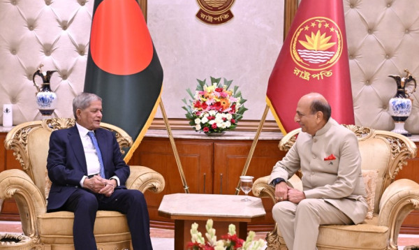 রাষ্ট্রপতির সঙ্গে ভারতীয় হাইকমিশনারের সাক্ষাৎ