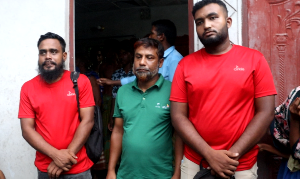 পঞ্চগড়ে সিম বিক্রির আড়ালে নগদ অ্যাকাউন্ট তৈরি করে টাকা হাতিয়ে নেয়ার অভিযোগে আটক ৩