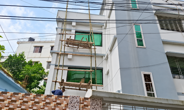 হামলা-ভাঙচুরের পর সাকিবের মাগুরার বাড়িতে নতুন করে চলছে সংস্কারকাজ