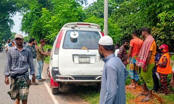 চুয়াডাঙ্গায় মাইক্রোবাসের ধাক্কায় নারী নিহত, গাড়ি ফেলে পালাল চালক