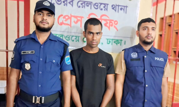 ভৈরবে রেললাইনের নাট খোলার সময় হাতেনাতে ধরা পড়ল চোর