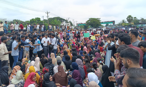 ৪ দফা দাবি জানিয়ে কুবি শিক্ষার্থীরা মহাসড়ক অবরোধ স্থগিত করলেন