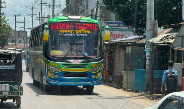বাস চালানোর সময় টিকটক করায় অনন্যা ক্লাসিকের ৭ চালক বহিষ্কার