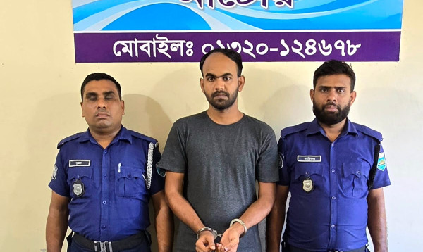 নাটোরে চোরাই মোটরসাইকেলসহ চোর চক্রের সদস্য গ্রেপ্তার