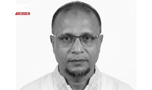 পুকুরে মাছের খাবার দিতে গিয়ে বজ্রপাতে ব্যবসায়ীর মৃত্যু