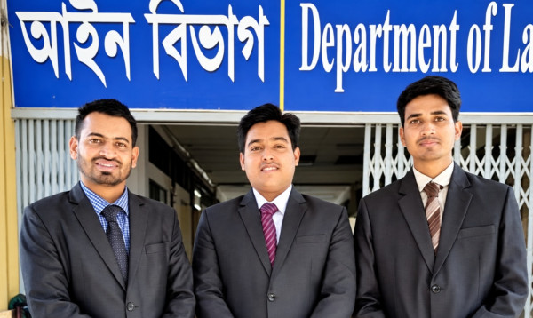 ইসলামী বিশ্ববিদ্যালয়ের হলের একই রুম থেকে একসাথে জজ হলেন তিন বন্ধু