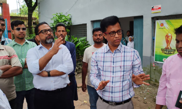 পিরোজপুরে স্কুলের গেটে শিক্ষার্থীদের ফুল হাতে দাঁড় করিয়ে রাখায় ক্ষুব্ধ গণপূর্ত প্রতিমন্ত্রী