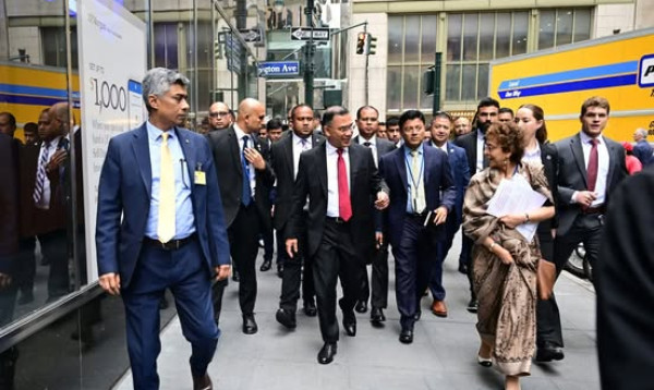 নিউইয়র্কে হোটেল থেকে হেঁটে শরণার্থী বিষয়ক বৈঠকে প্রধানমন্ত্রী