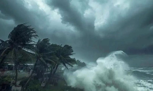 ঢাকায় দুপুরে বজ্রসহ বৃষ্টির সম্ভাবনা, সামান্য কমবে তাপমাত্রা