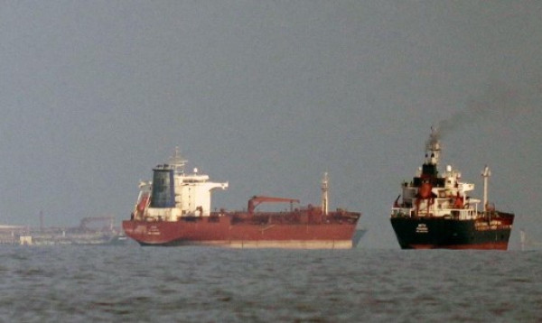 ইরানগামী ১১৫ জাহাজ ঘুরিয়ে দেওয়ার দাবি সেন্টকমের