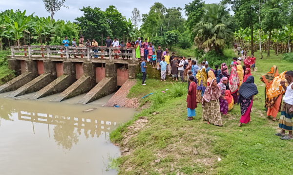 জয়পুরহাটে খালে গোসল করতে গিয়ে নিখোঁজ নারীর মরদেহ উদ্ধার