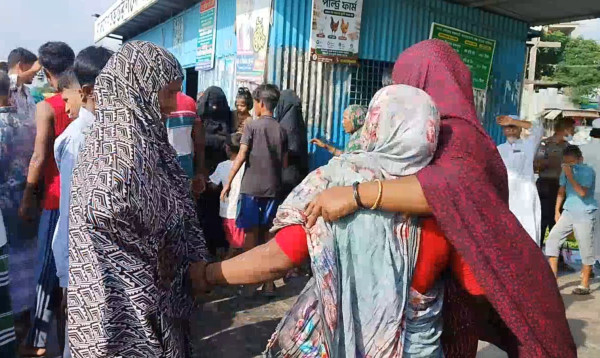 নারায়ণগঞ্জে ট্রলারডুবির ঘটনায় ৩ ভাই-বোনের মরদেহ উদ্ধার, বাবা নিখোঁজ
