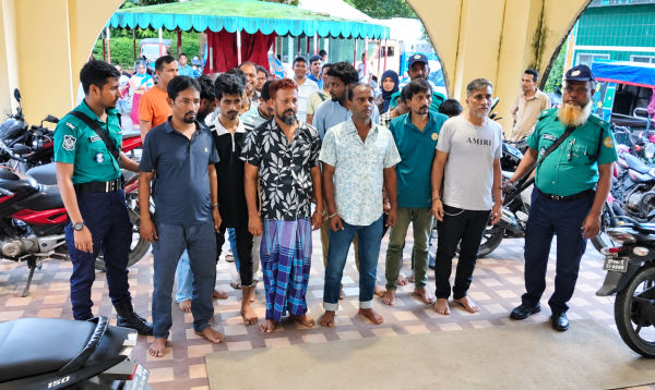 নাশকতা সৃষ্টির উদ্দেশ্যে গোপন বৈঠকের সময় ১২ জনকে আটক করেছে পুলিশ