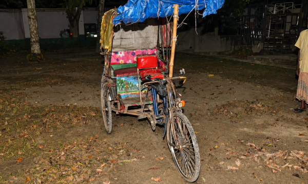 বগুড়ায় ডোবা থেকে মরদেহ ও অটোরিকশা উদ্ধার