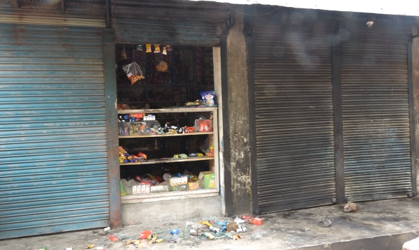 ভাংতি না দেয়ায় পেট্রলবোমায় দোকান পুড়িয়ে ব্যবসায়ীকে কুপিয়ে হত্যা