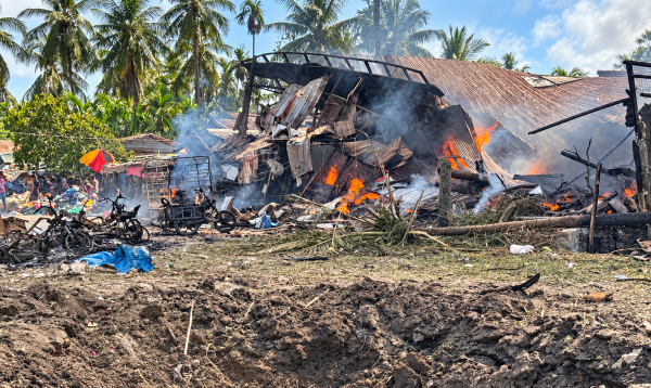 মিয়ানমারের রাখাইনে সেনাবাহিনীর বিমান হামলা, নিহত ৩৩