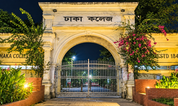 জিগাতলায় ঢাকা কলেজের শিক্ষার্থীদের আটকে রেখে মারধর, আহত অন্তত ১০