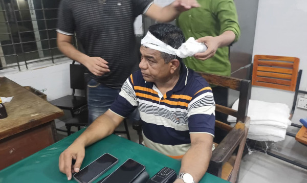 নারায়ণগঞ্জে শিশু ধর্ষণে অভিযুক্তকে থানায় নেয়ার পথে ইটের আঘাতে আহত ওসি
