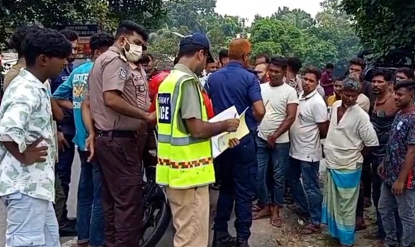 ছুটিতে ঢাকা থেকে বাড়ি ফেরার পথে গোপালগঞ্জে বাসচাপায় প্রাণ গেল স্বামী-স্ত্রীর
