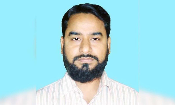 অফিস খরচের নামে কার্ডপ্রতি ৩০০ টাকা আদায়ের অভিযোগ ইউপি সচিবের বিরুদ্ধে