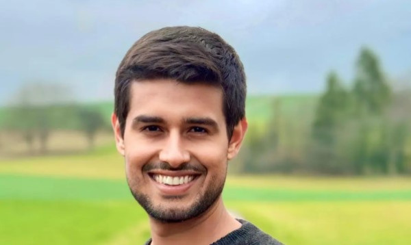 ভারতীয় ইউটিউবার ধ্রুব রাঠিকে আটক
