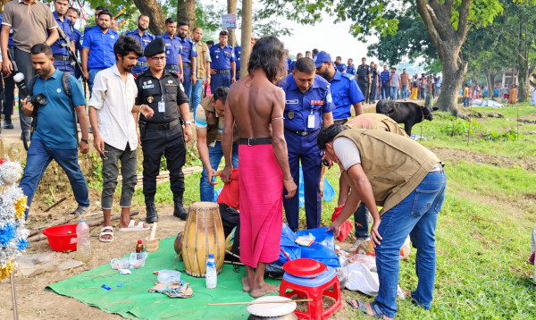 কুষ্টিয়ার লালন মেলায় মাদক নিয়ন্ত্রণে আখড়ায় অভিযান চালাল পুলিশ